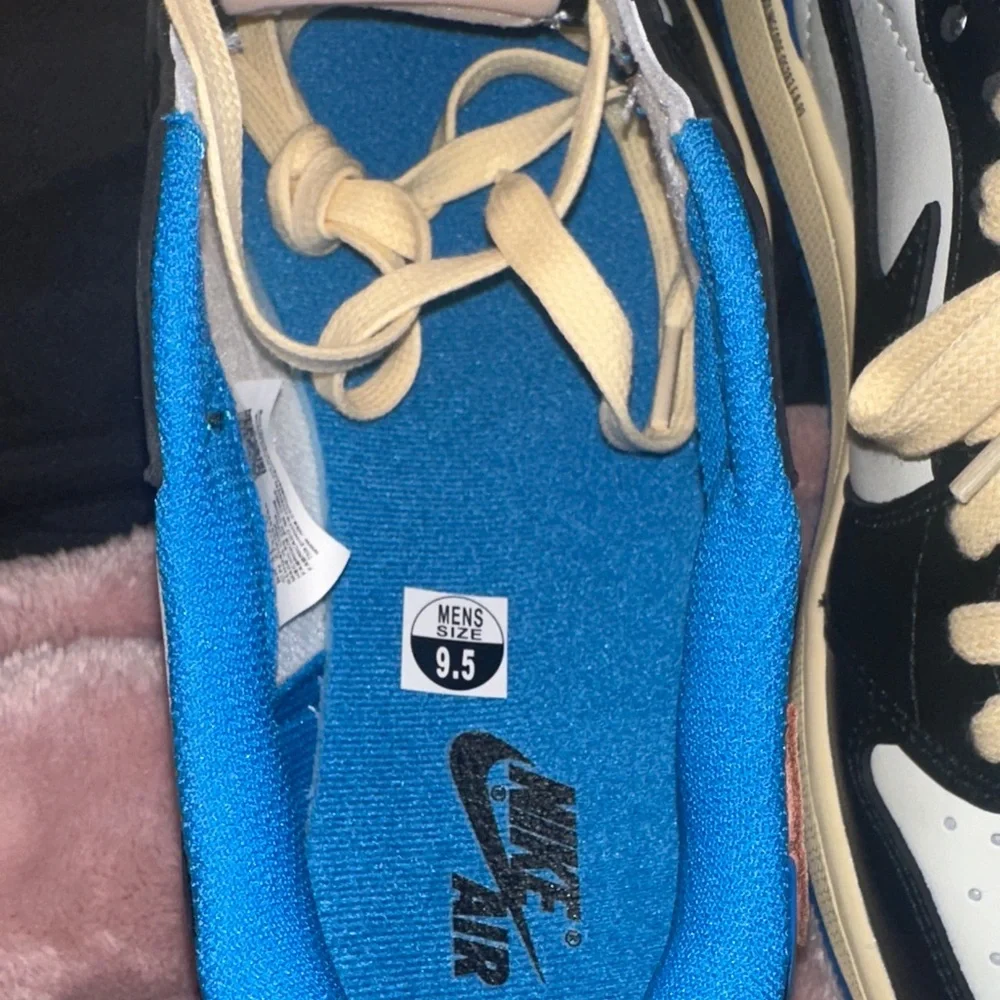 Nike Low Top Sneakers - White, Black & Blue